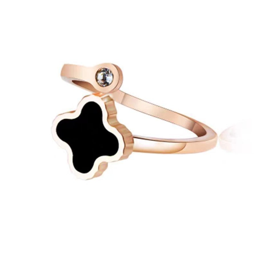 Offener Ring mit schwarzem Kleeblatt